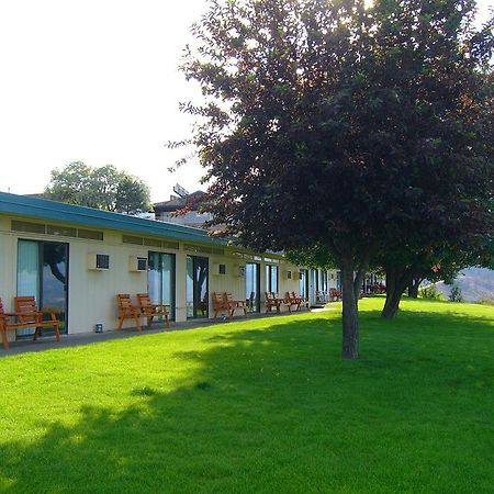 Hospitality Inn Kamloops Exterior photo
