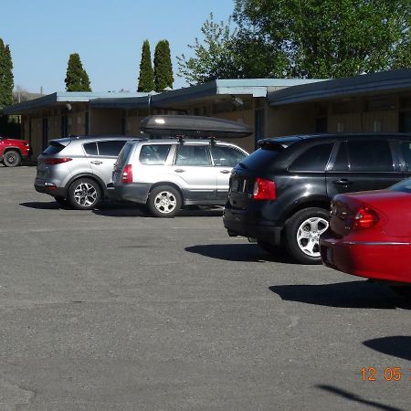 Hospitality Inn Kamloops Exterior photo